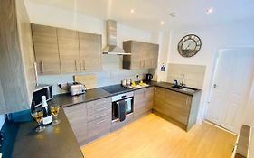 Cannock House ~ 4 Bedrooms All With Ensuite.
