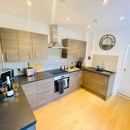 Cannock House ~ 4 Bedrooms All With Ensuite. Rugeley Exterior photo