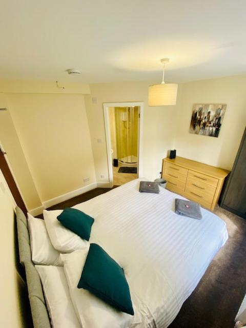 Cannock House ~ 4 Bedrooms All With Ensuite. Rugeley Exterior photo