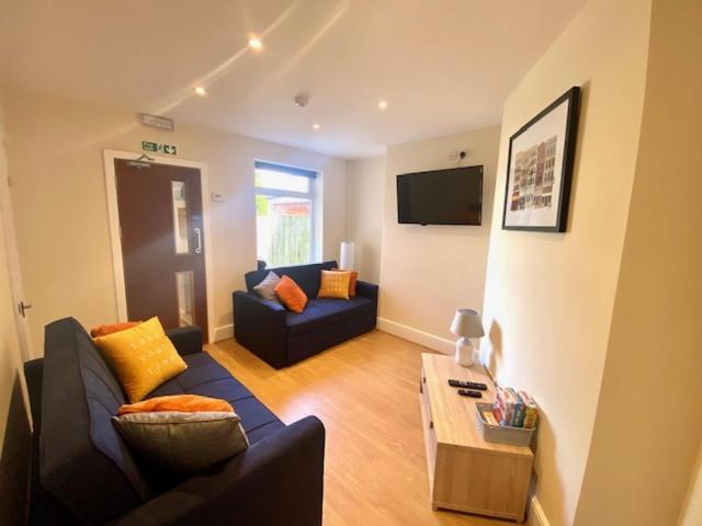 Cannock House ~ 4 Bedrooms All With Ensuite. Rugeley Exterior photo