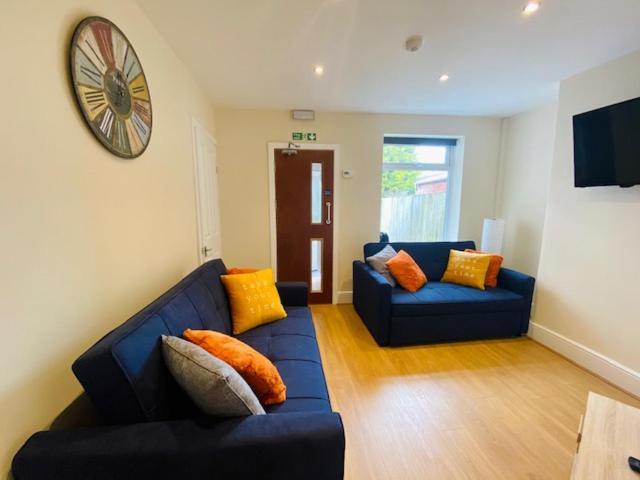 Cannock House ~ 4 Bedrooms All With Ensuite. Rugeley Exterior photo