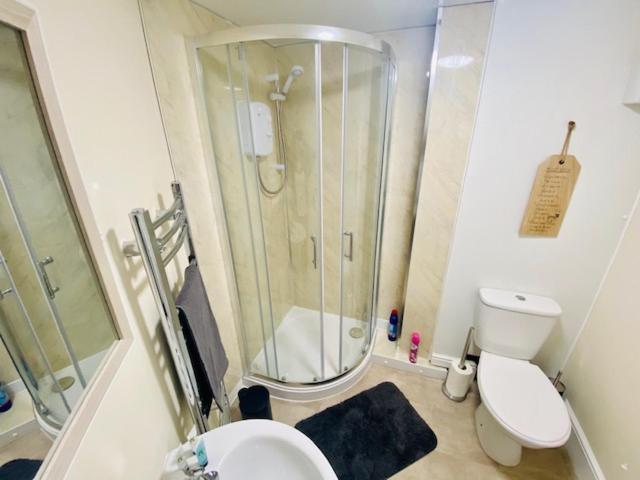 Cannock House ~ 4 Bedrooms All With Ensuite. Rugeley Exterior photo